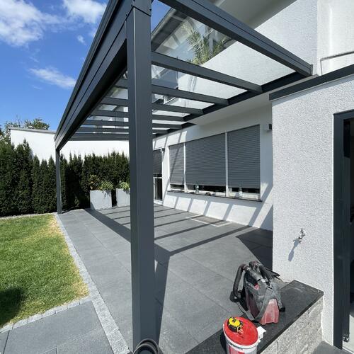 Terrassenüberdachung mit Glaseindeckung