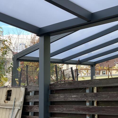 Terrassenüberdachungen mit opalen Polycarbonatplatten