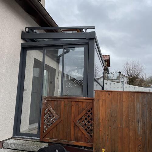 Balkonüberdachung mit Aufdachmarkise und Schiebeanlage Seitenansicht