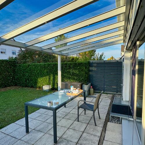 NM-LINE mit Aufglasmarkise, eingerückte Pfosten