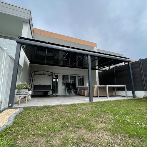 Terrassenüberdachung Murano Integrale ausgefahrener Markise Außenansicht